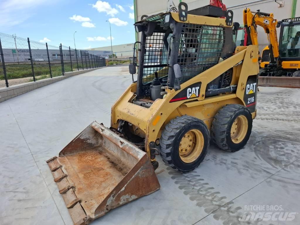 CAT 216 Chargeuse compacte