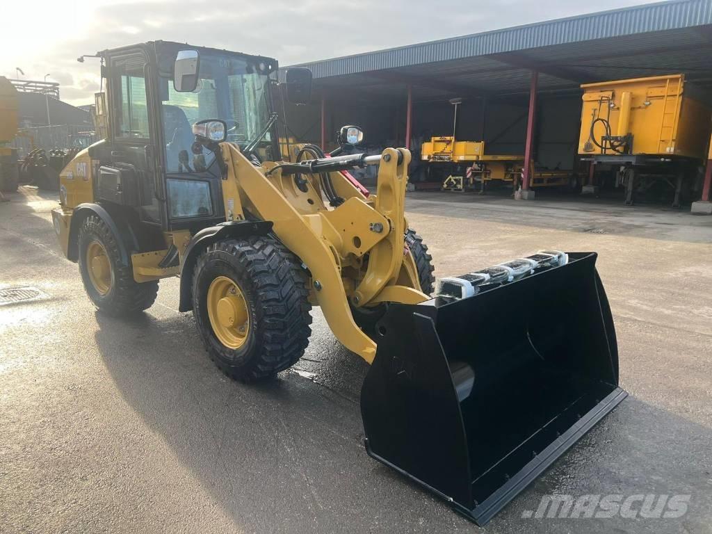 CAT 906 Chargeuse sur pneus