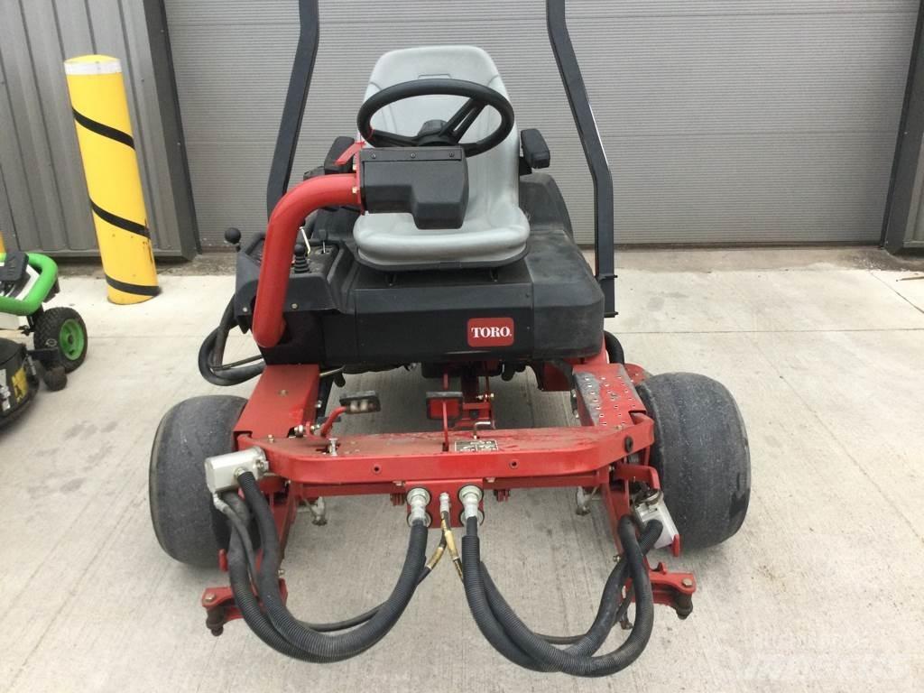 Toro 3250D Tondeuses montées