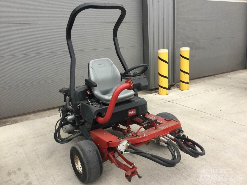Toro 3250D Tondeuses montées