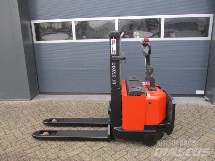 BT SWE 160D Gerbeur accompagnant