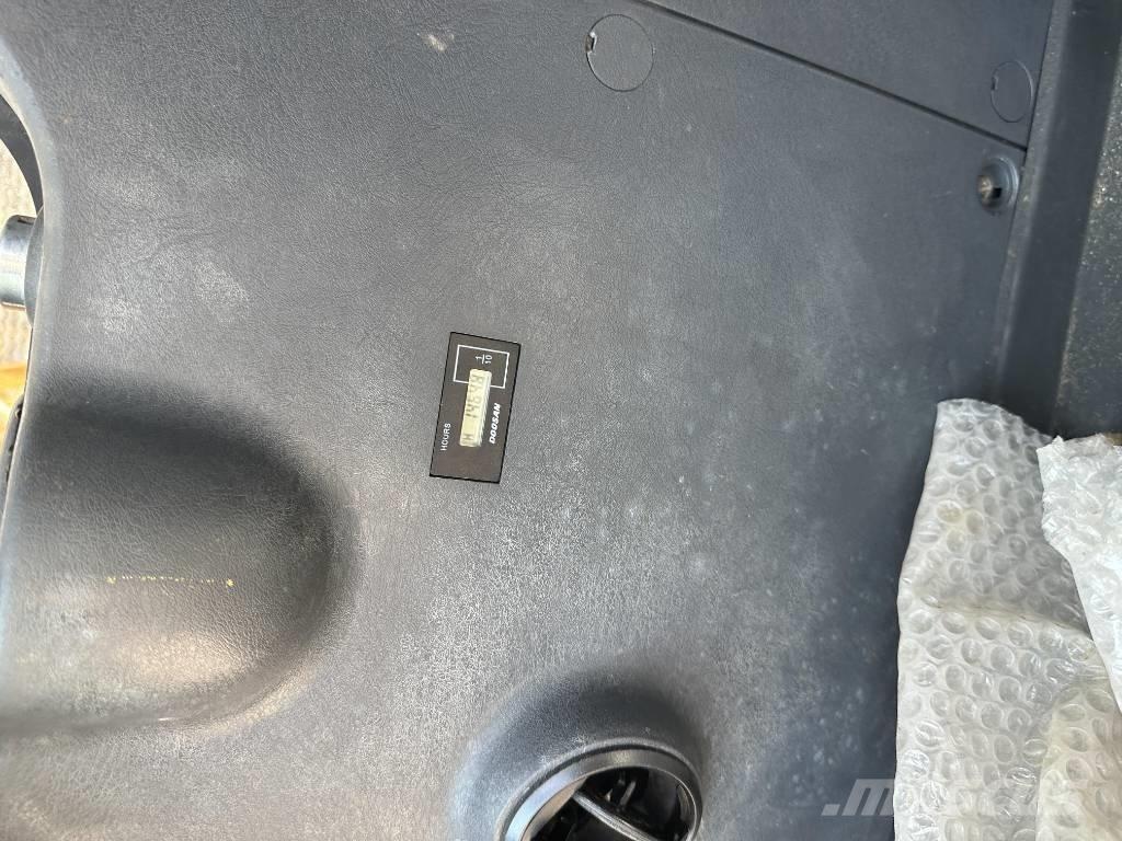 Hyundai R220LC-9S Pelle sur chenilles