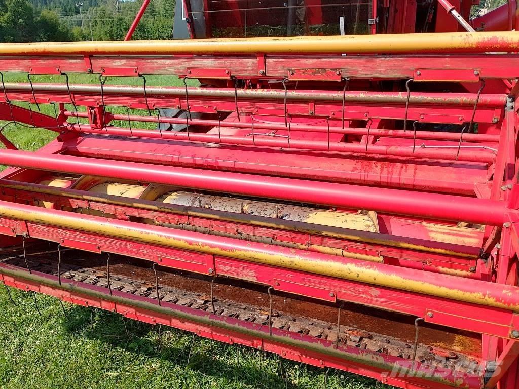 Massey Ferguson 16 Moissonneuse batteuse