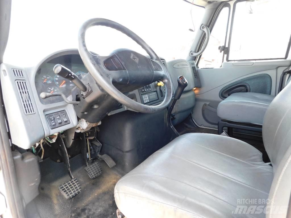 International 4400 Camion porte container