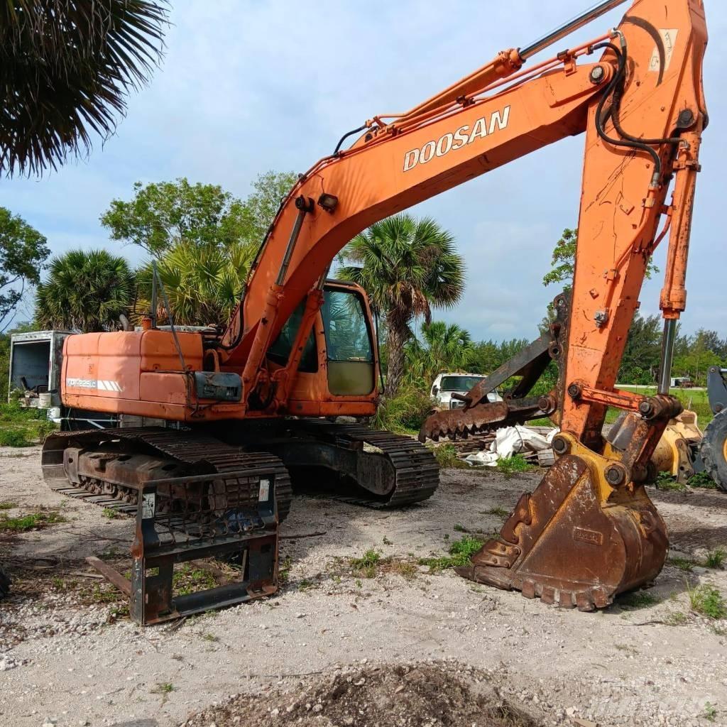 Doosan DX 225 LC Pelle sur chenilles