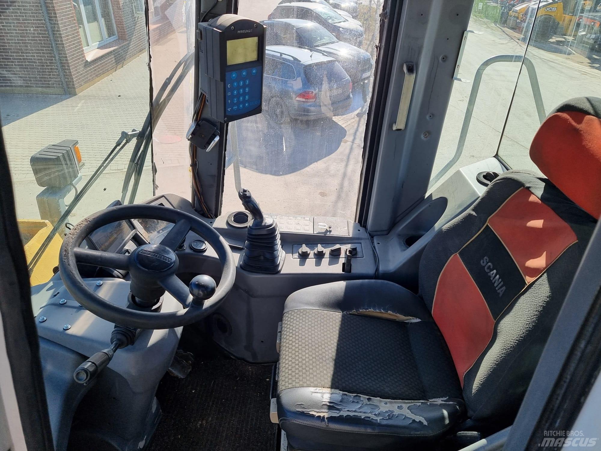 Liebherr L 564 Chargeuse sur pneus