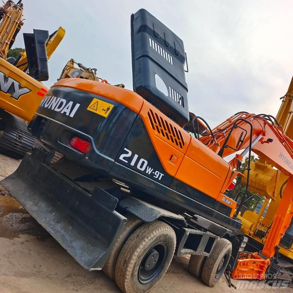 Hyundai 210W-9 Pelle sur pneus