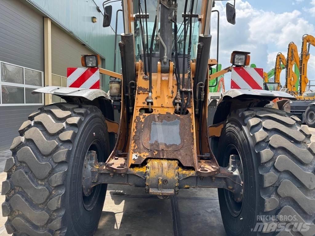 CASE 621F XR Chargeuse sur pneus