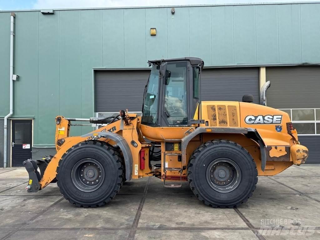 CASE 621F XR Chargeuse sur pneus