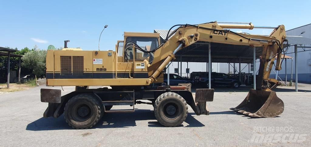 CAT 214 B Pelle sur pneus