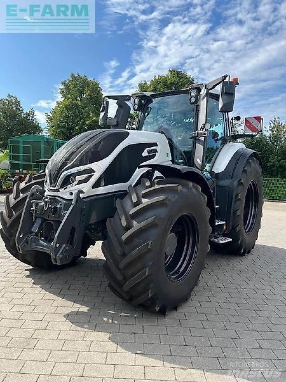 Valtra q245 Tracteur