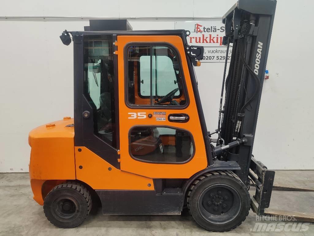 Doosan D 35 C-7 Chariots diesel