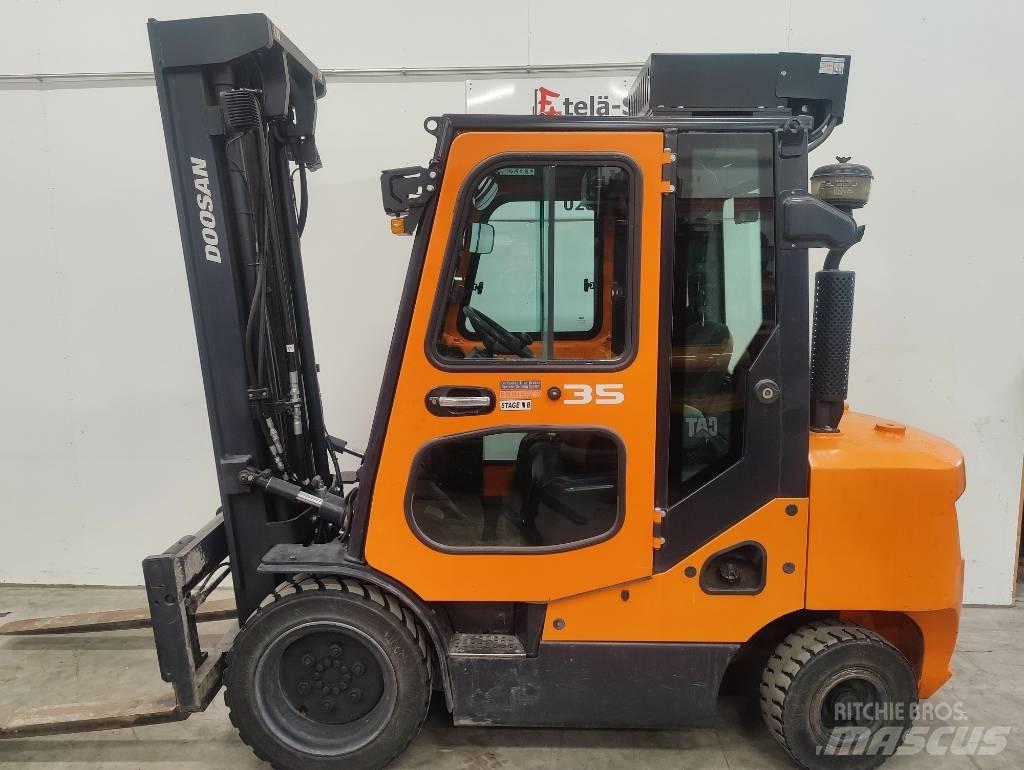 Doosan D 35 C-7 Chariots diesel
