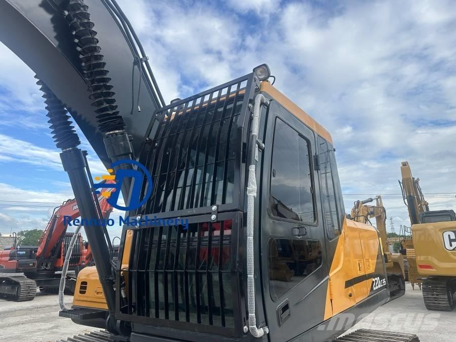 Hyundai R220LC-9S Pelle sur chenilles