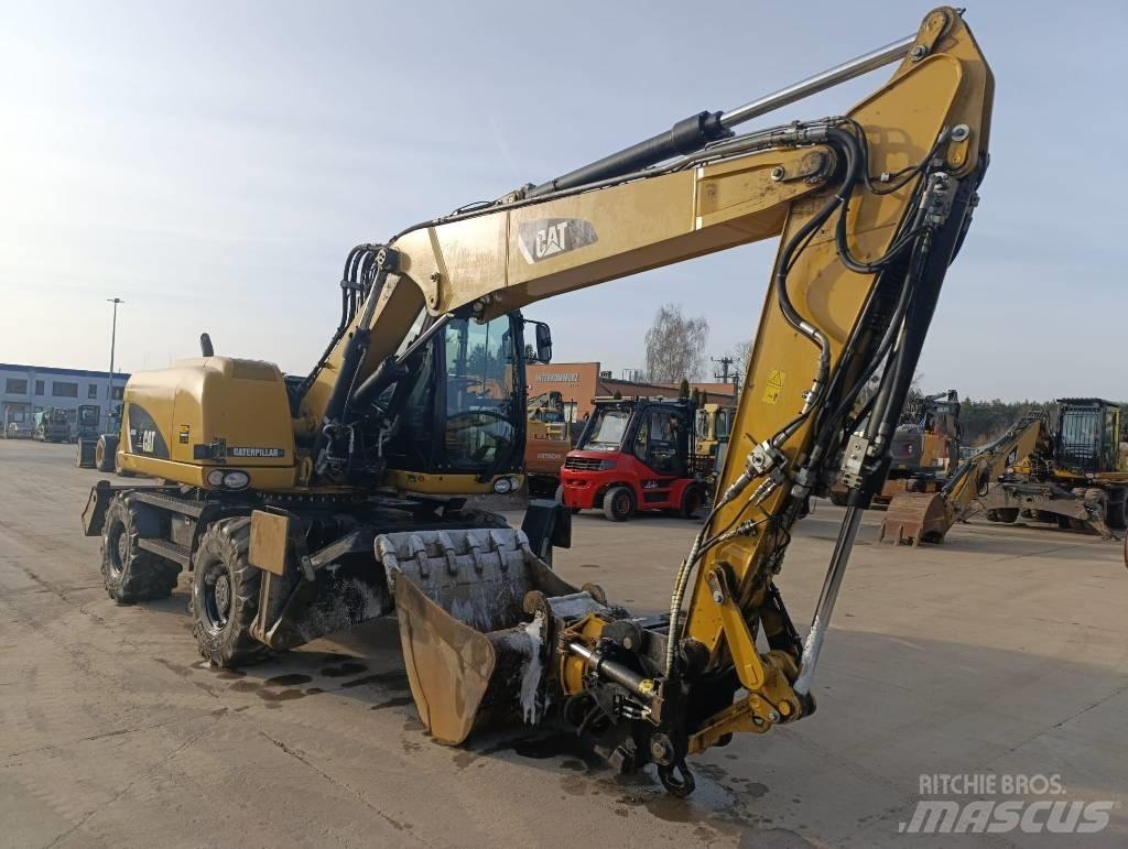 CAT M 313 D Pelle sur pneus