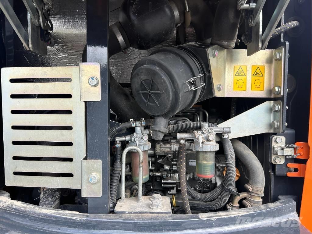 Hitachi ZX 26 U-6 Mini pelle < 7t