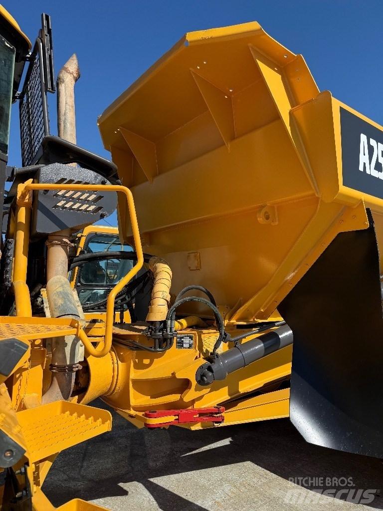 Volvo A25D Tombereau articulé