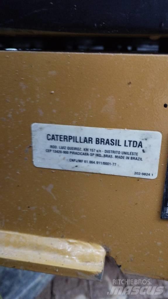 CAT 313D2L Pelle sur chenilles