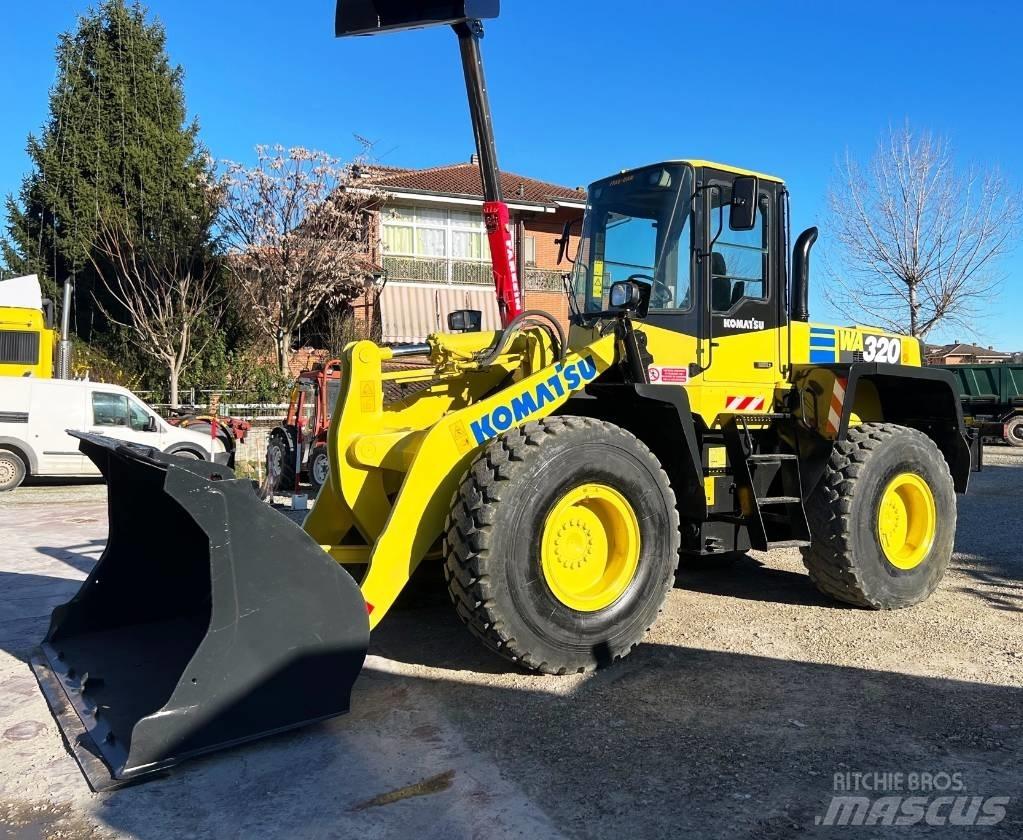 Komatsu WA 320 Chargeuse sur pneus