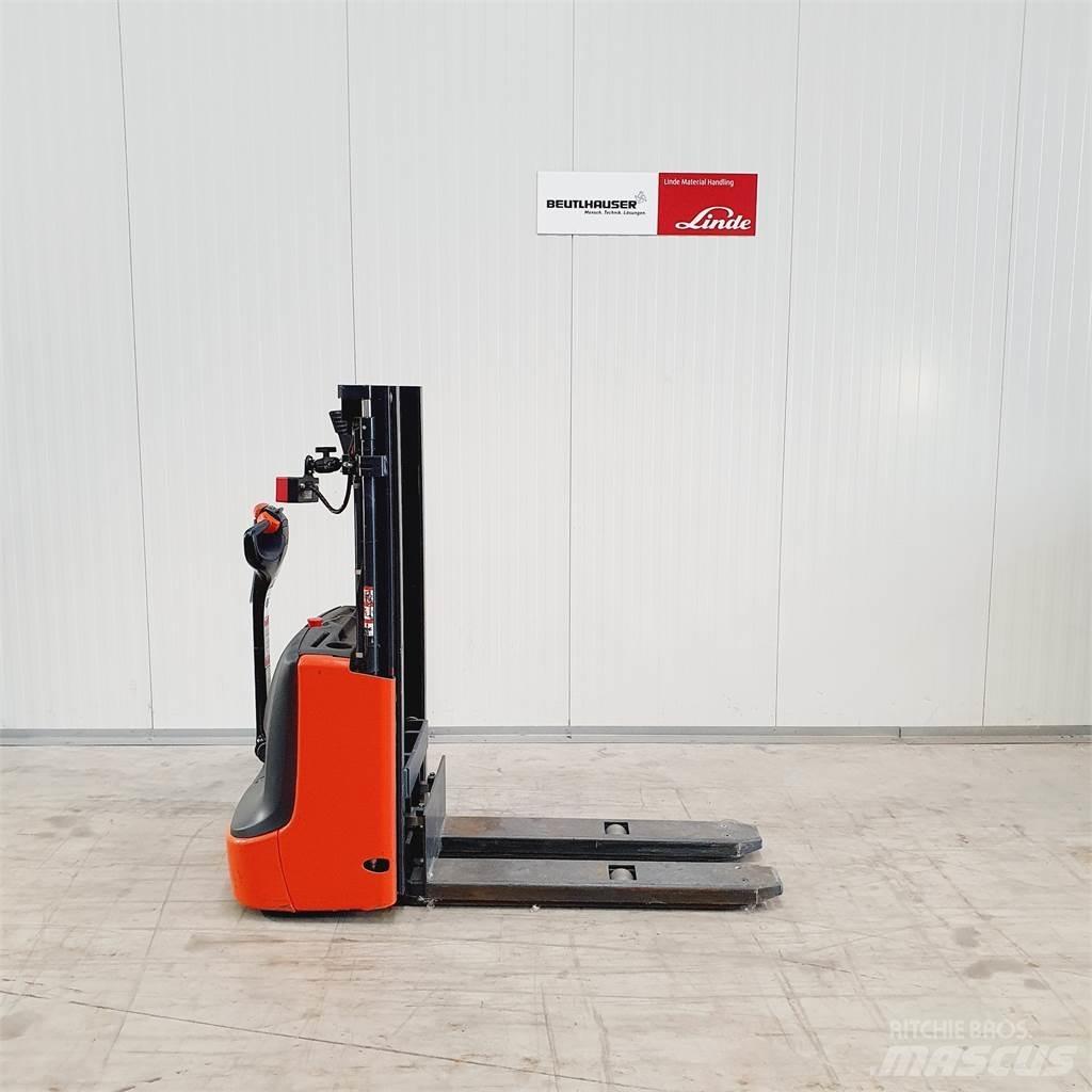 Linde L12 Gerbeur accompagnant