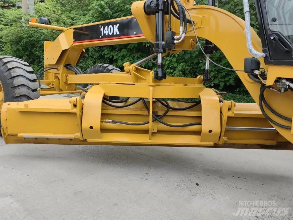 CAT 140 K Niveleuse