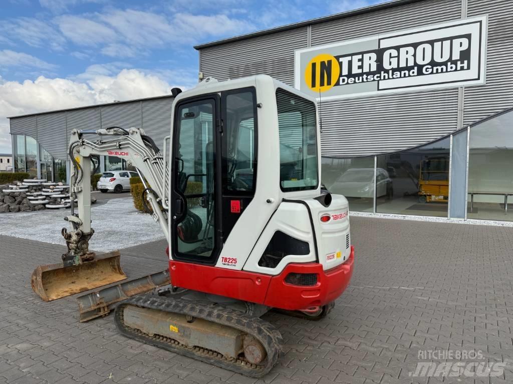 Takeuchi TB 225 V3 Mini pelle < 7t