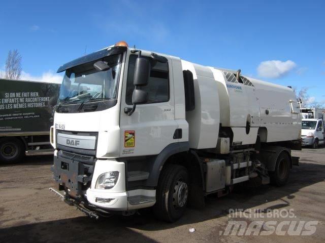 DAF CF330 Camion balayeur