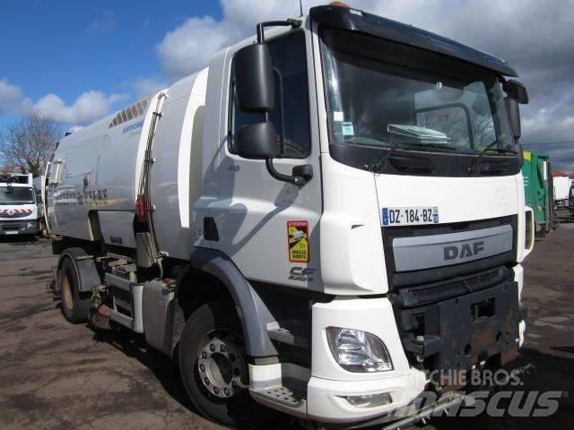 DAF CF330 Camion balayeur