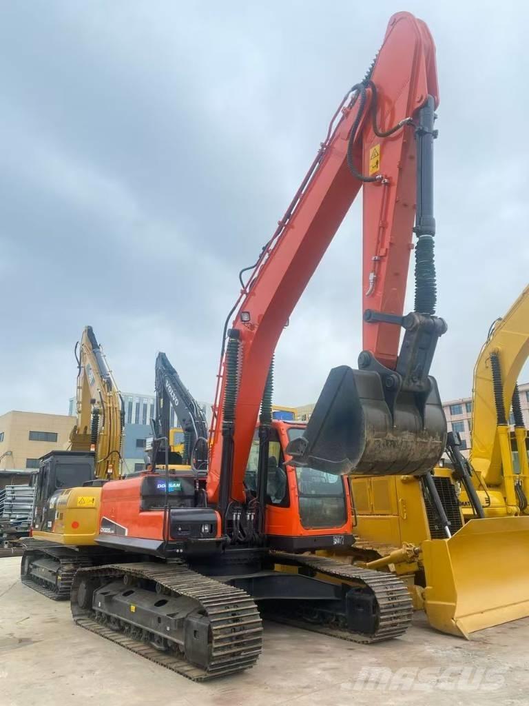Doosan DX 225 Pelle sur chenilles