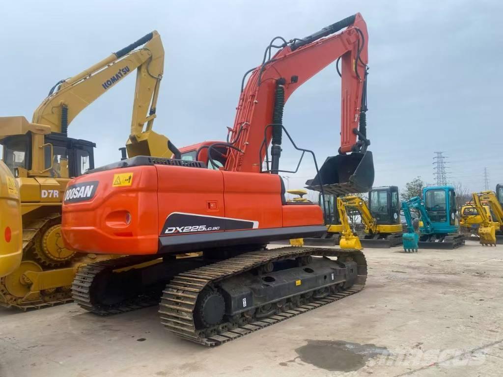 Doosan DX 225 Pelle sur chenilles