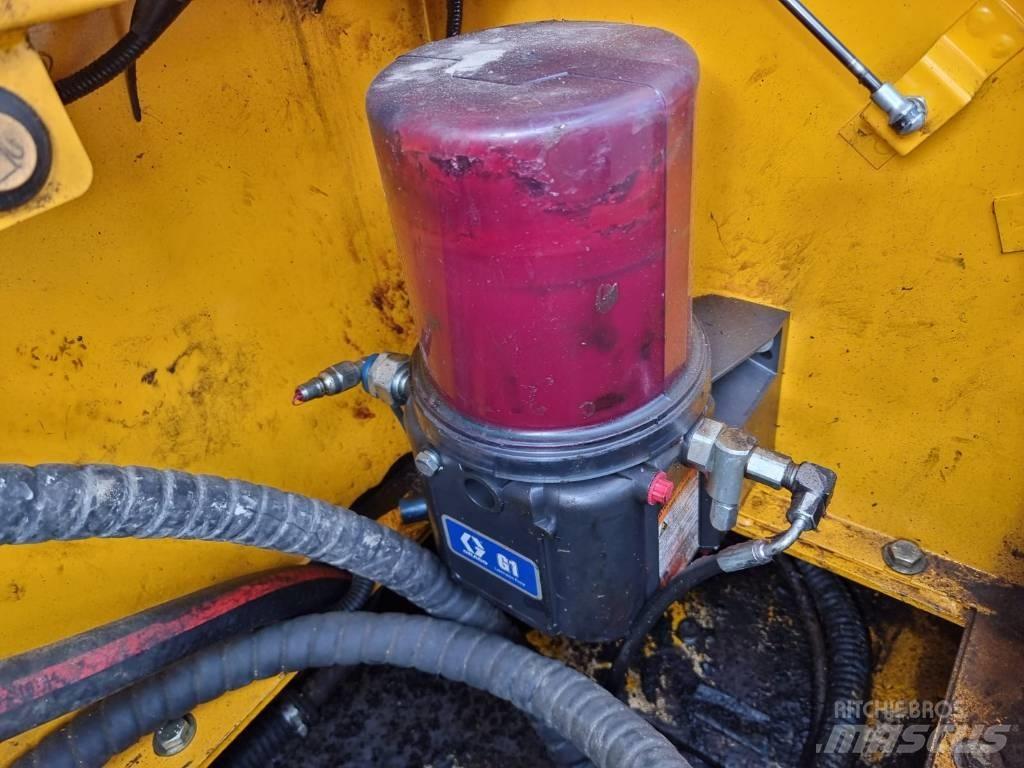 JCB JS 330 NC Pelle sur chenilles