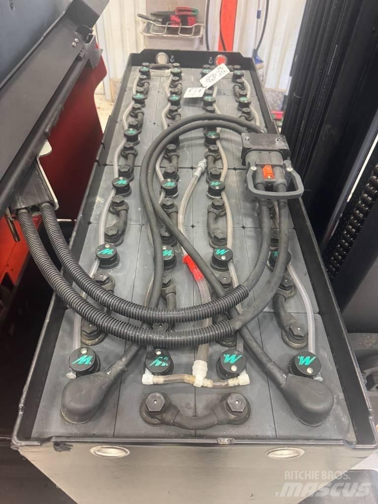 BT Toyota RRE 160 Chariot à mât rétractable