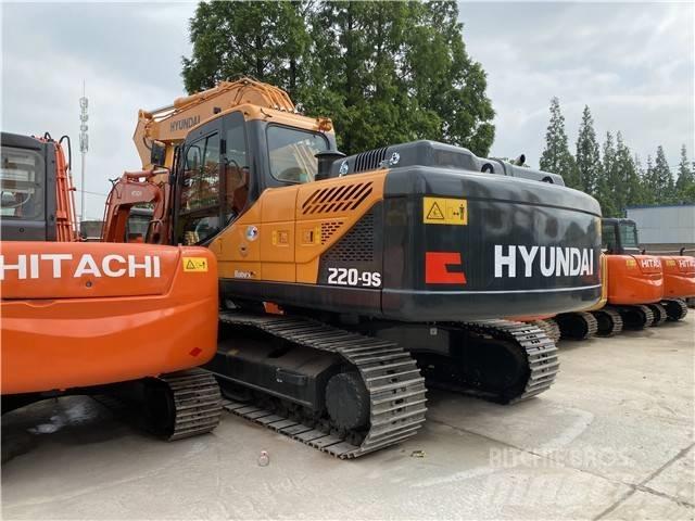 Hyundai Robex 220 LC Pelle sur chenilles