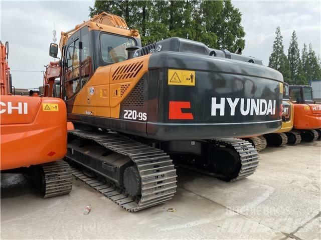 Hyundai Robex 220 LC Pelle sur chenilles