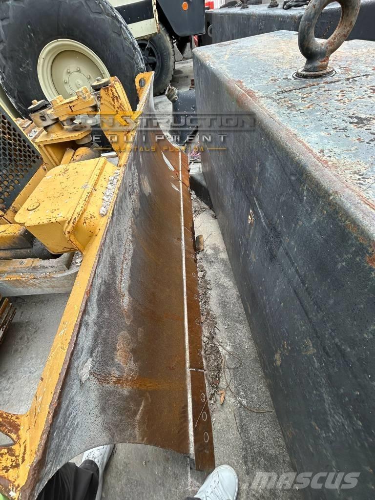 CAT D 3 C III Bouteurs sur chenilles