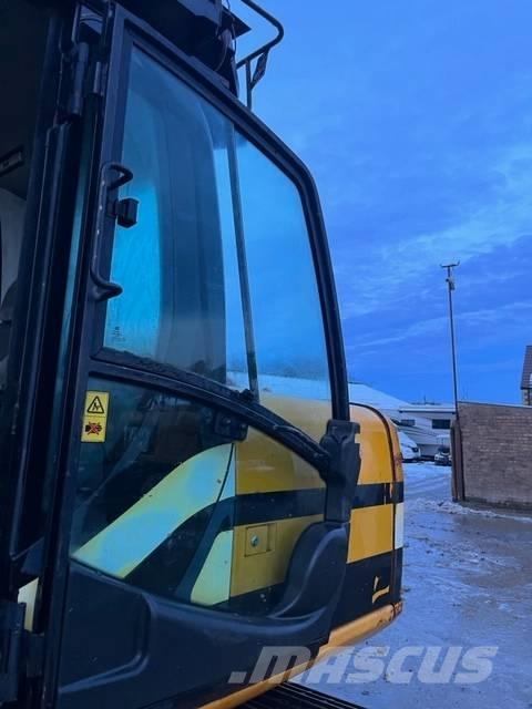 JCB JS 130 Pelle sur chenilles