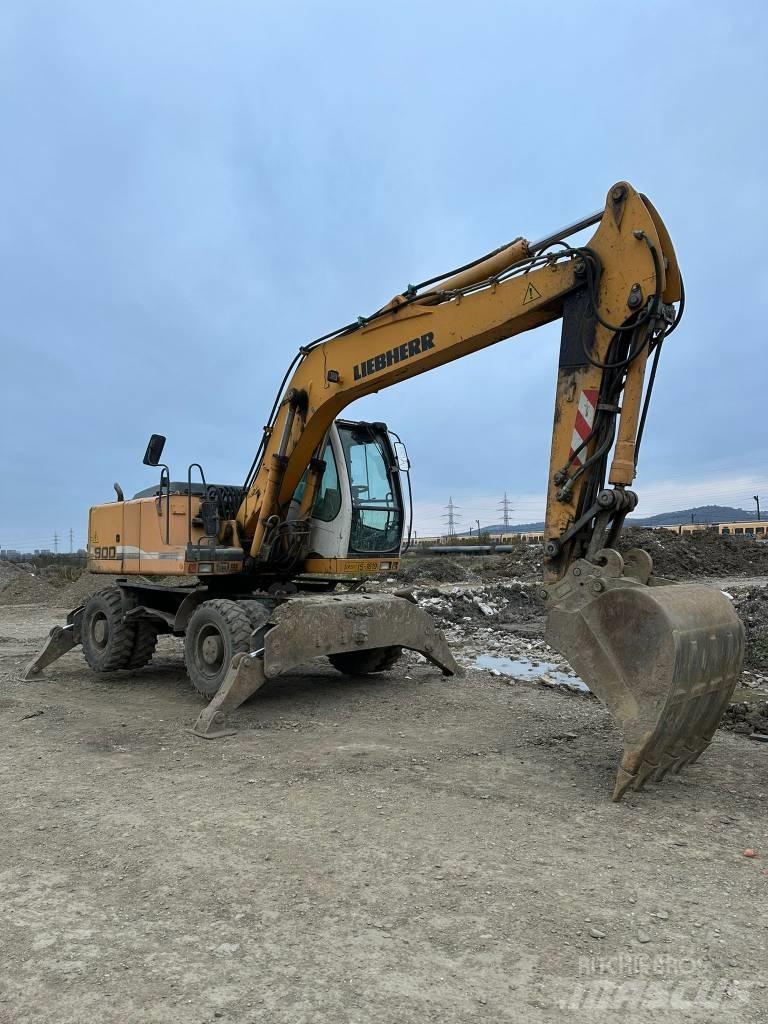 Liebherr A 900 C Pelle sur pneus