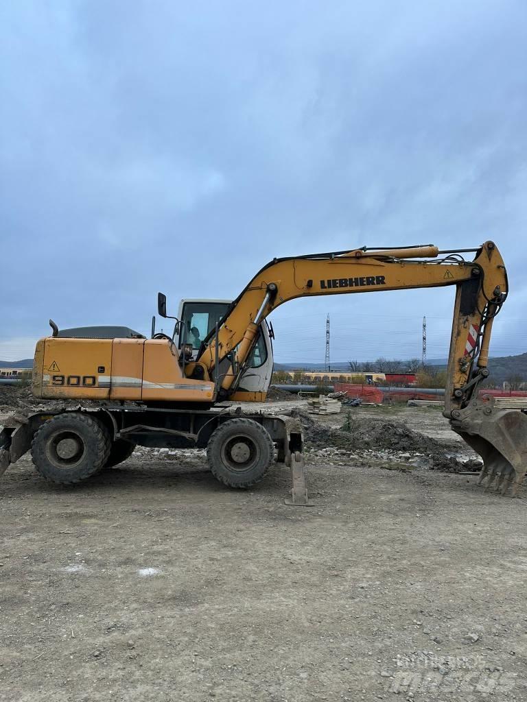 Liebherr A 900 C Pelle sur pneus