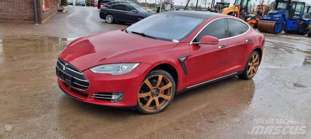 Tesla Model S P85D Voiture