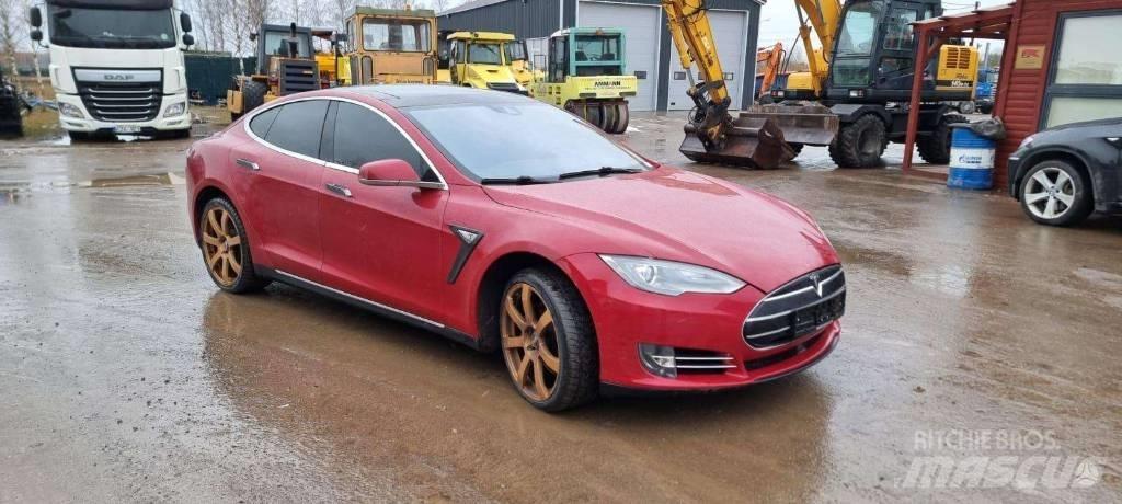Tesla Model S P85D Voiture