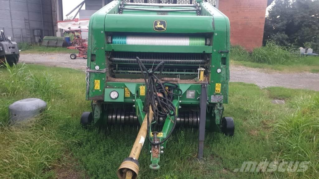 John Deere F 450 Presse à balle ronde
