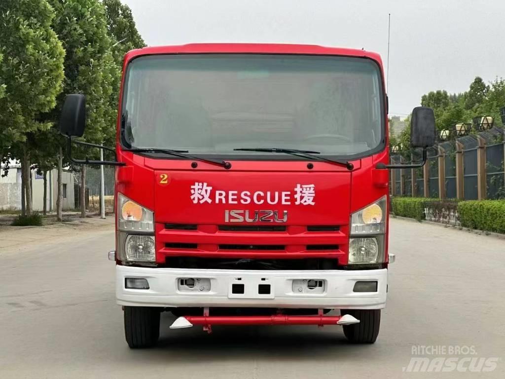 Isuzu ELF Camions et véhicules municipaux