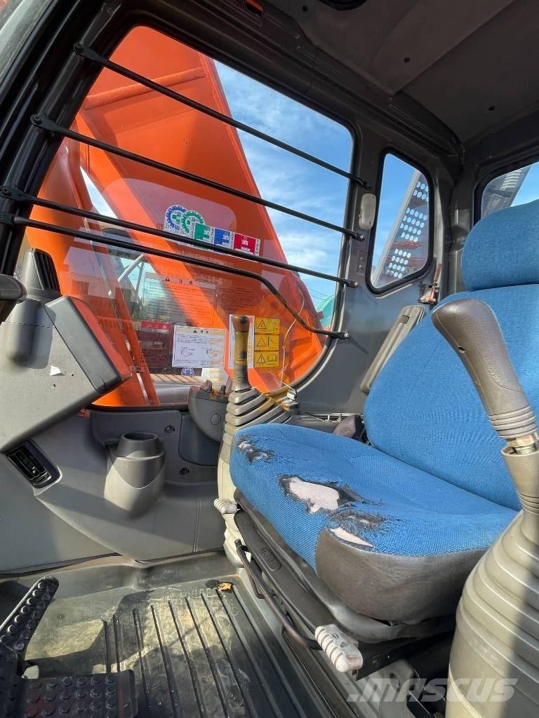 Hitachi ZX 240 Pelle sur chenilles