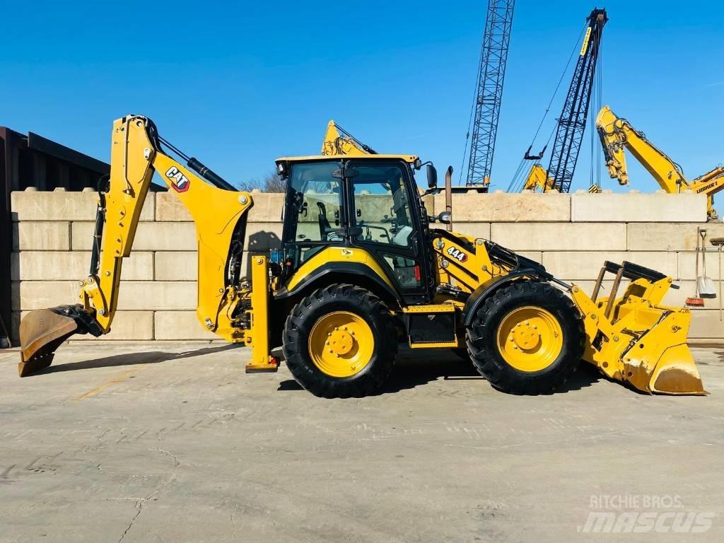CAT 444  4x4 Tractopelle