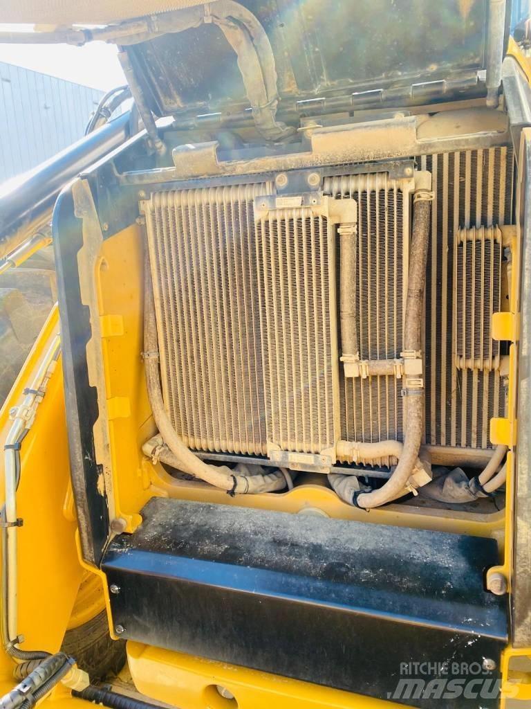 CAT 444  4x4 Tractopelle