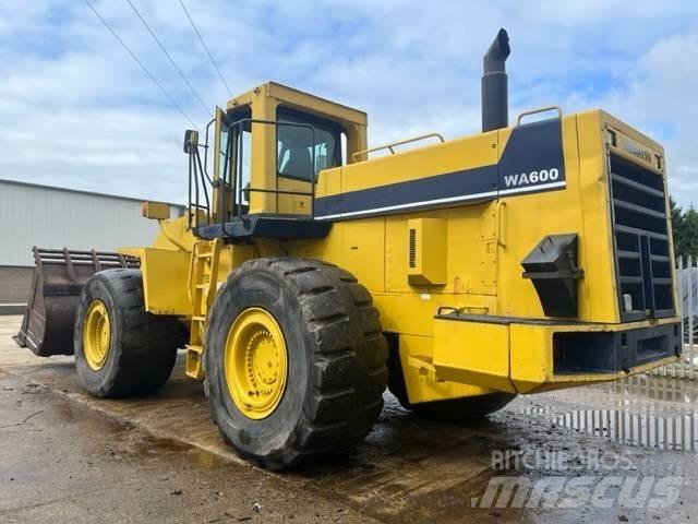 Komatsu WA 600-1 Chargeuse sur pneus