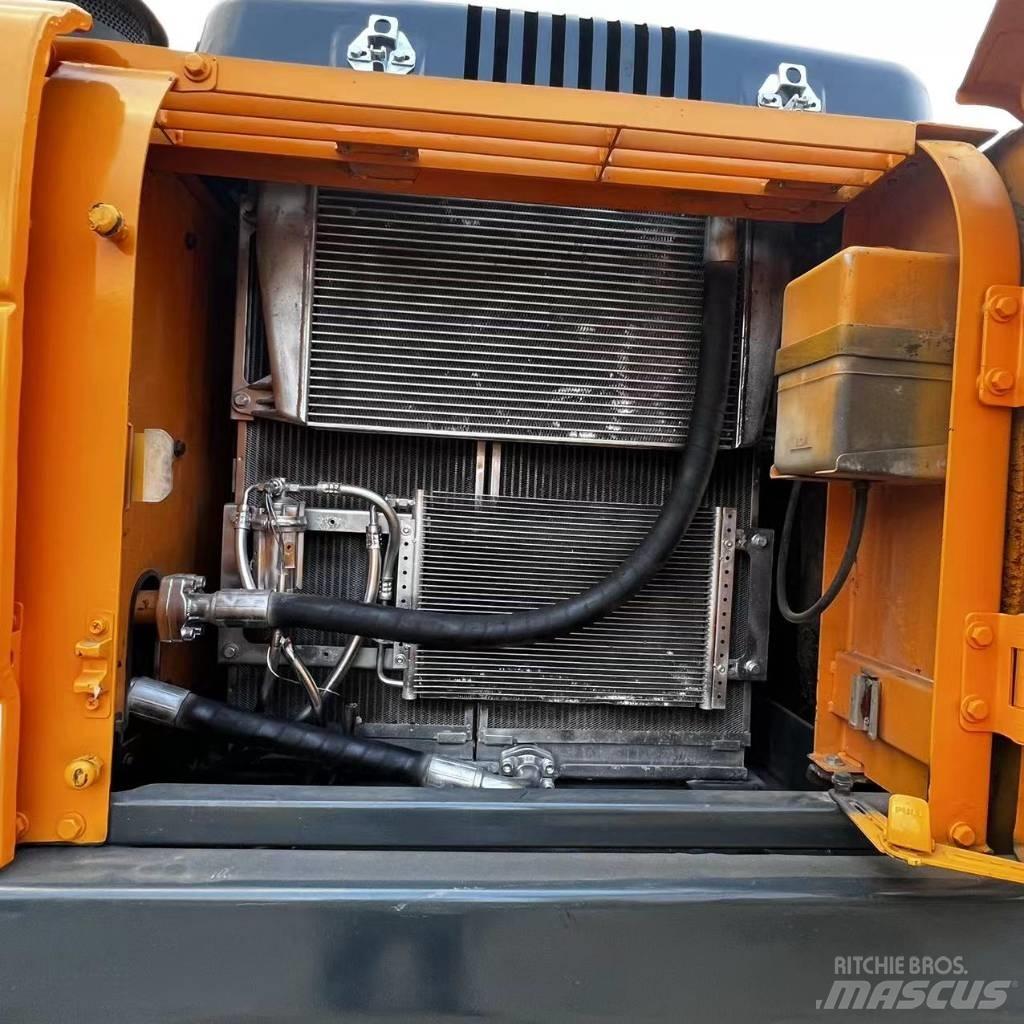 Hyundai R220-9S Pelle sur chenilles