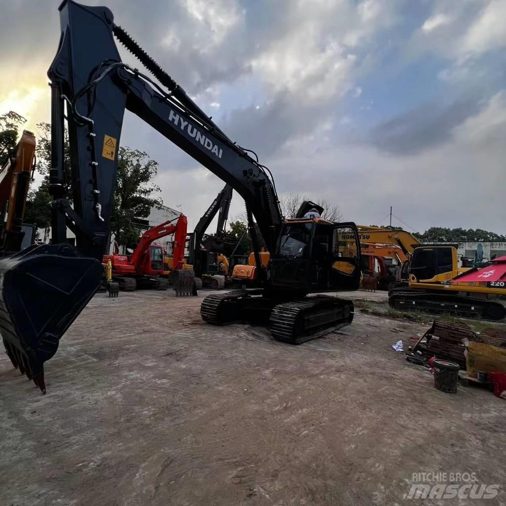 Hyundai R220-9S Pelle sur chenilles