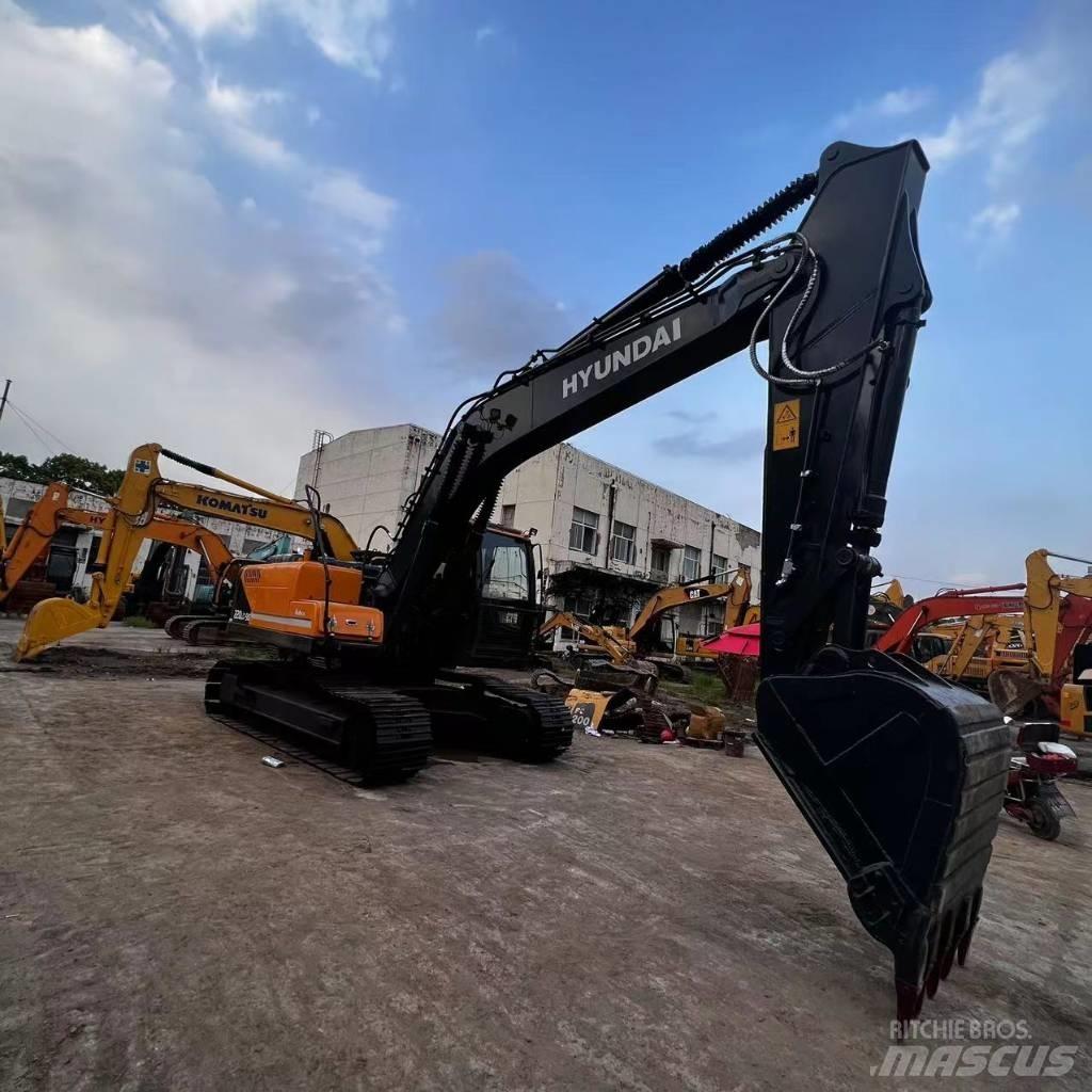 Hyundai R220-9S Pelle sur chenilles