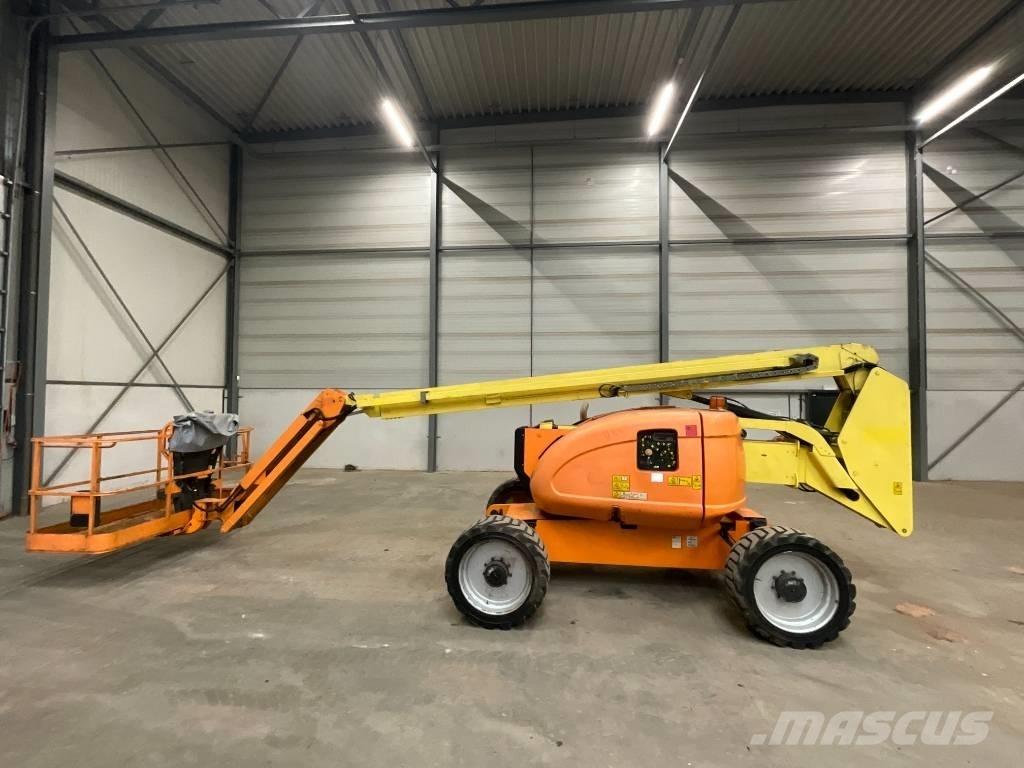 JLG 600 AJ   4x4x4 Nacelles articulées